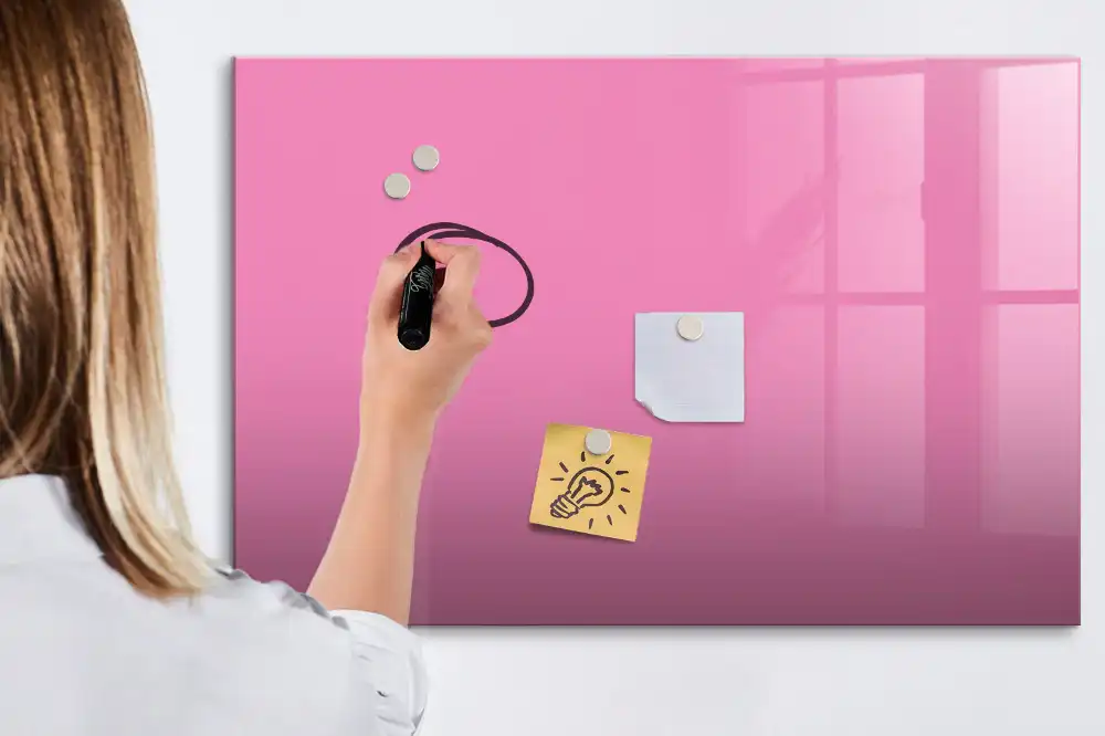 Tableau magnétique rose pour le dessin