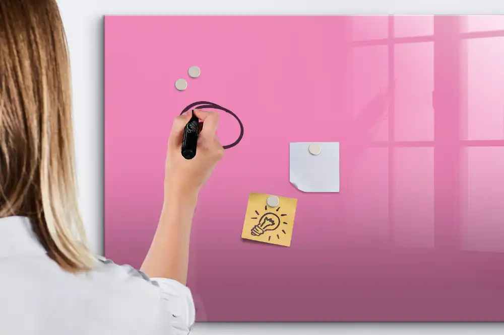 Tableau magnétique rose pour le dessin