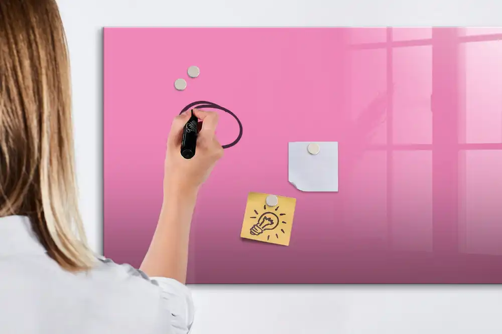 Tableau magnétique rose pour le dessin
