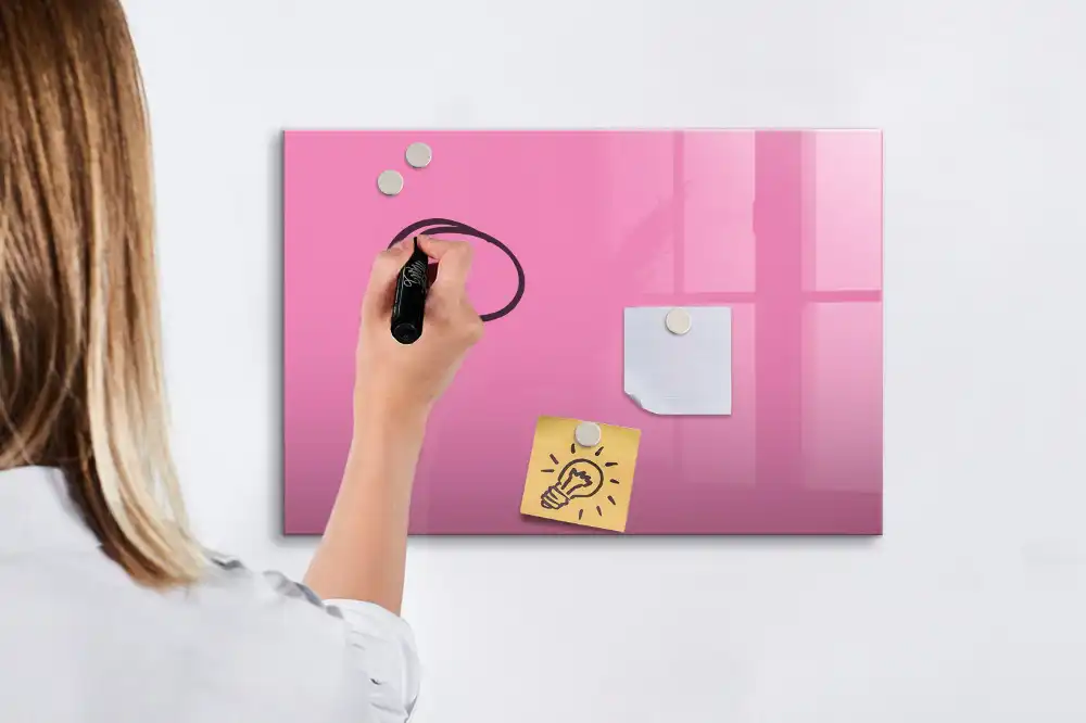 Tableau magnétique rose pour le dessin