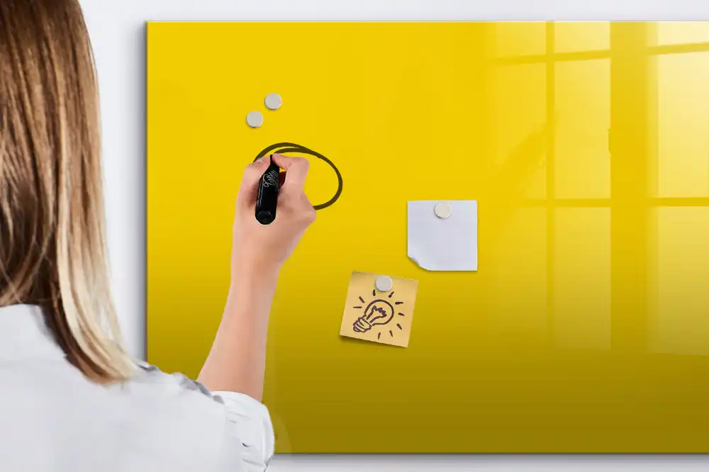 Tableau blanc magnétique effaçable à sec jaune clair