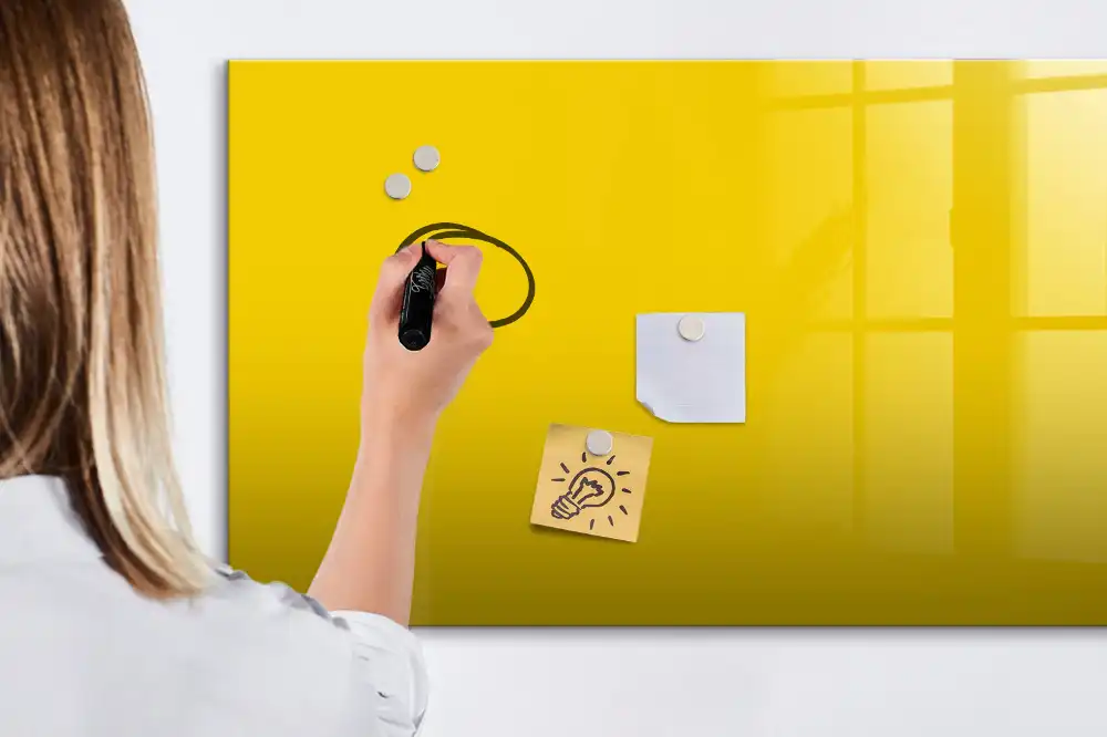 Tableau blanc magnétique effaçable à sec jaune clair