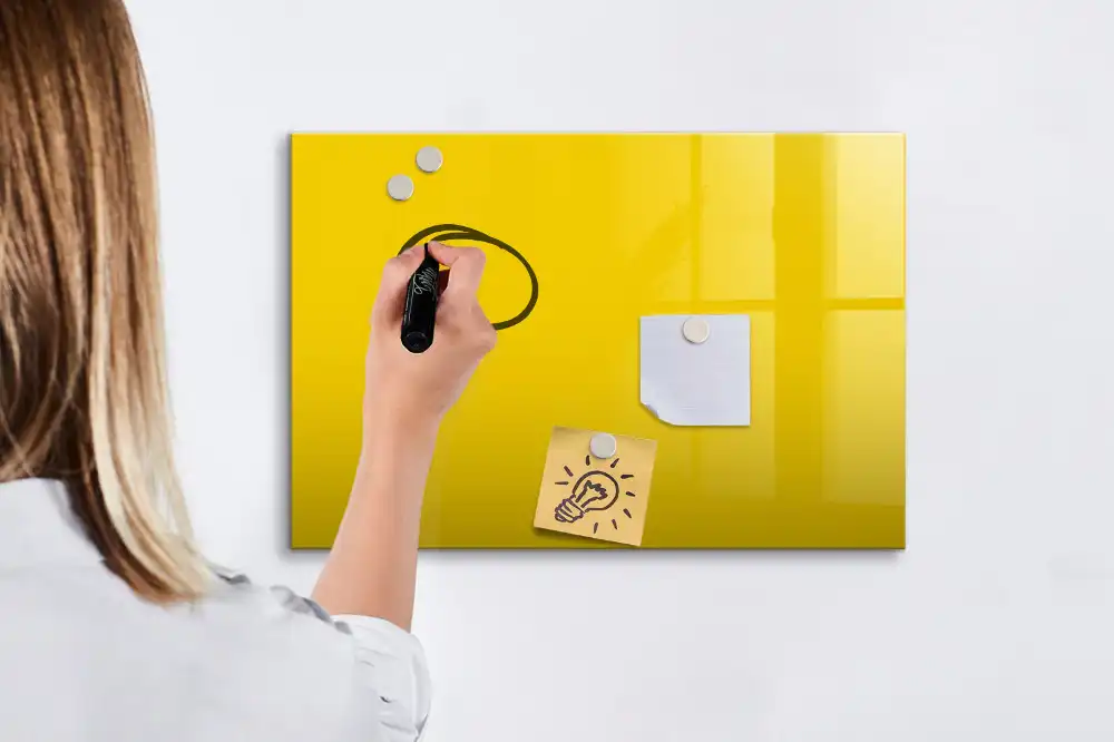Tableau blanc magnétique effaçable à sec jaune clair