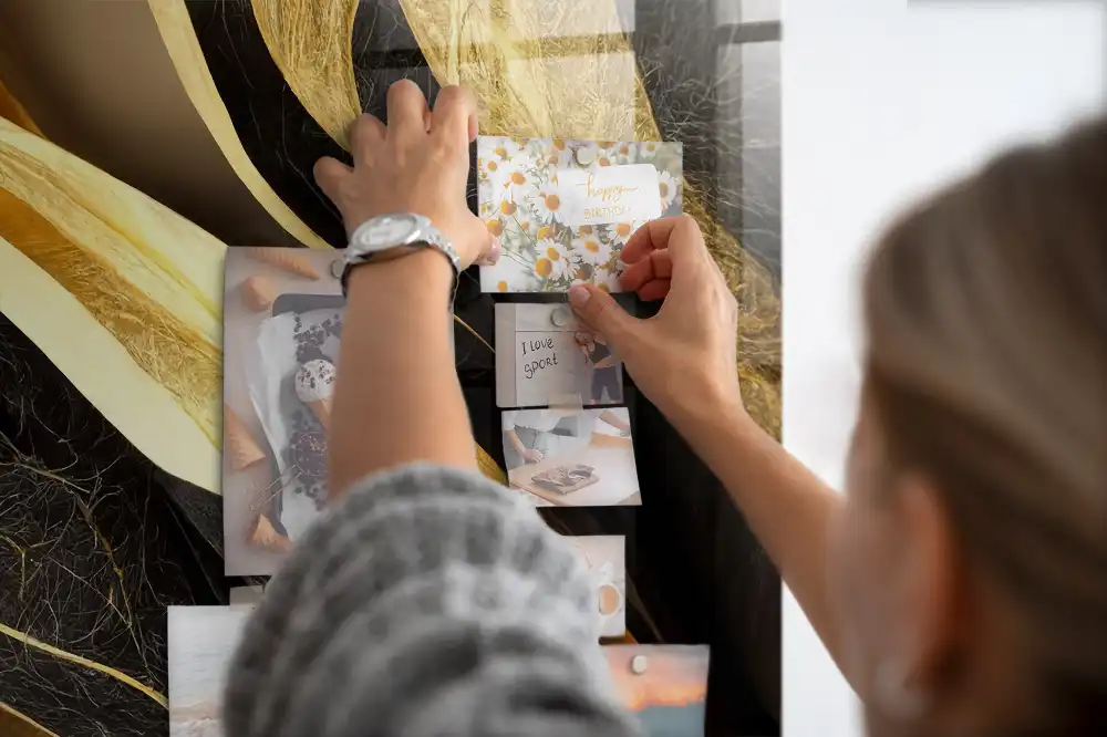 Tableau magnétique à lignes abstraites