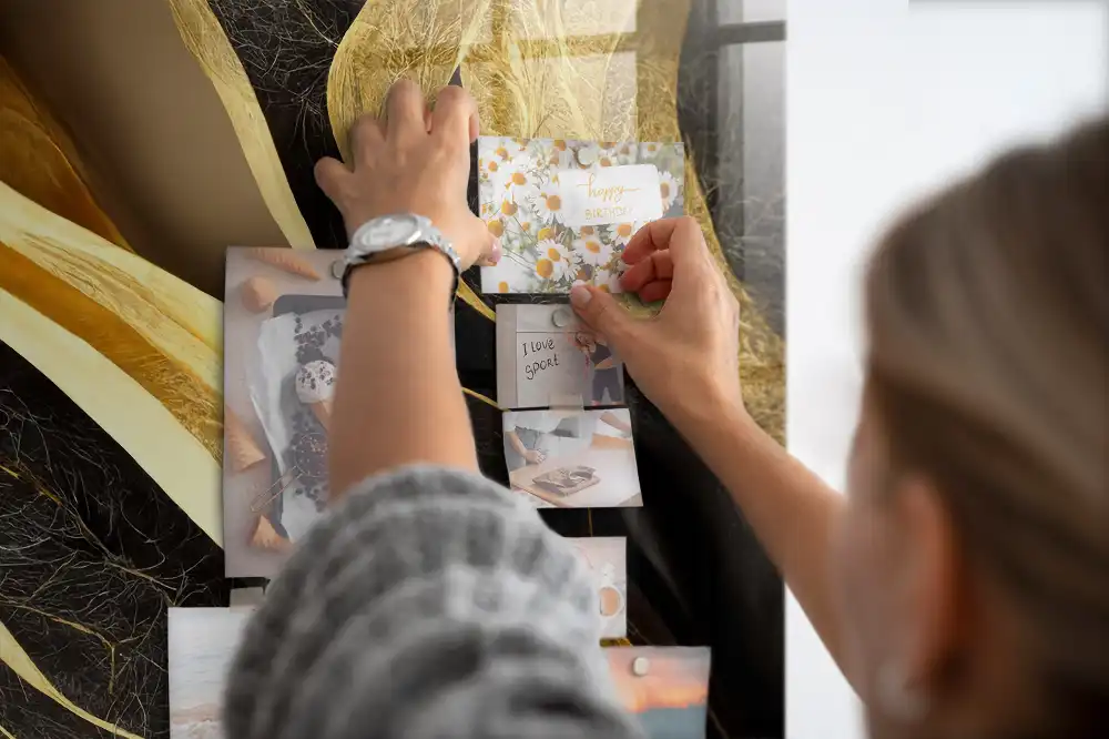 Tableau magnétique à lignes abstraites
