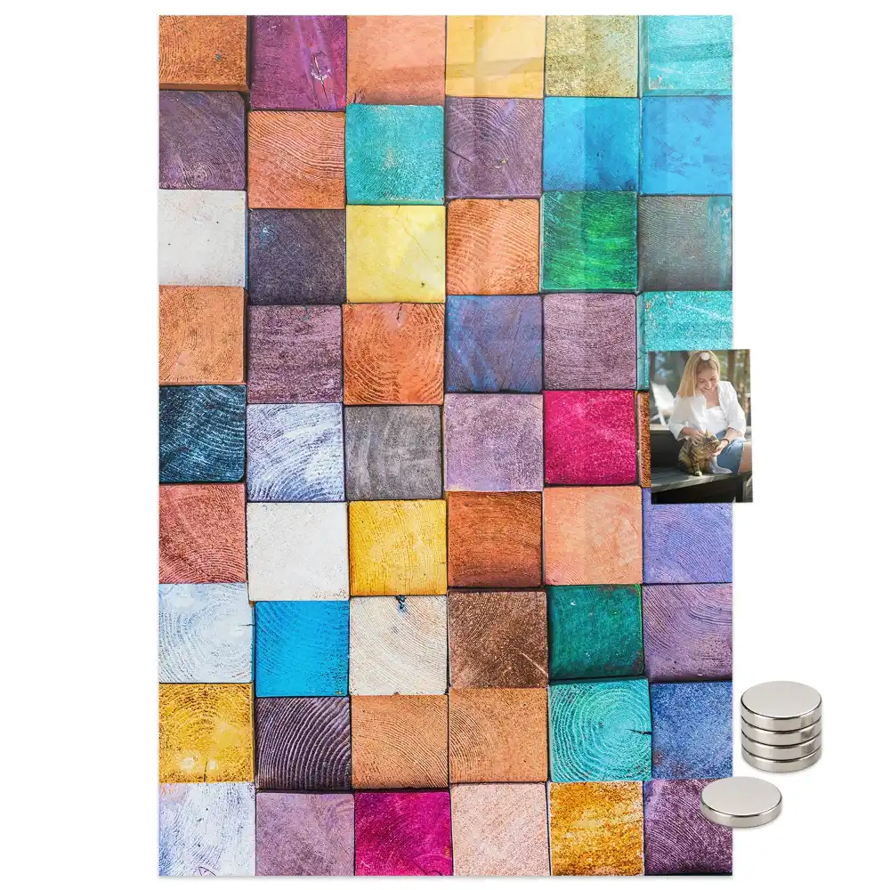 Tableau magnétique avec cubes en bois colorés