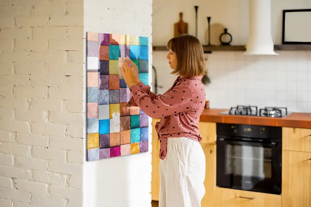 Tableau magnétique avec cubes en bois colorés