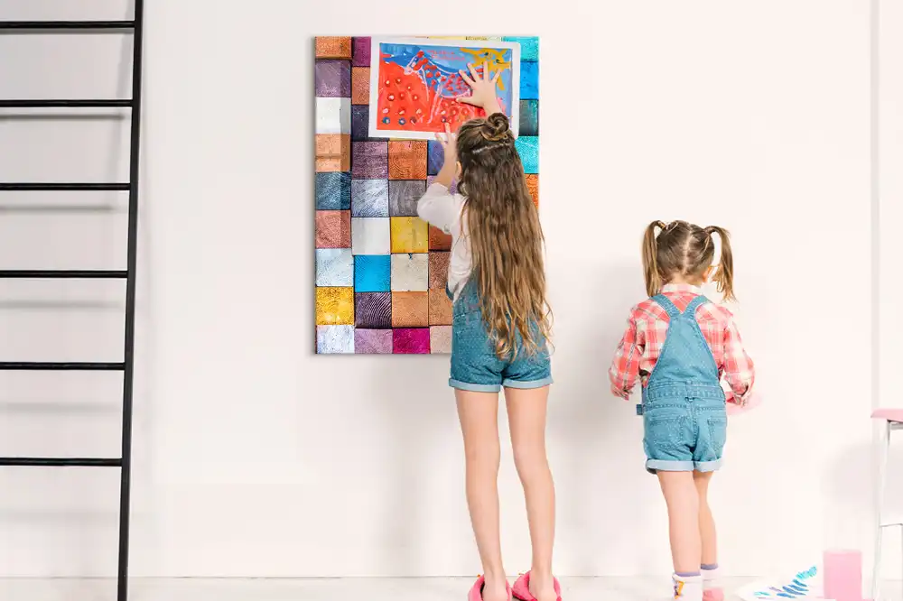 Tableau magnétique avec cubes en bois colorés