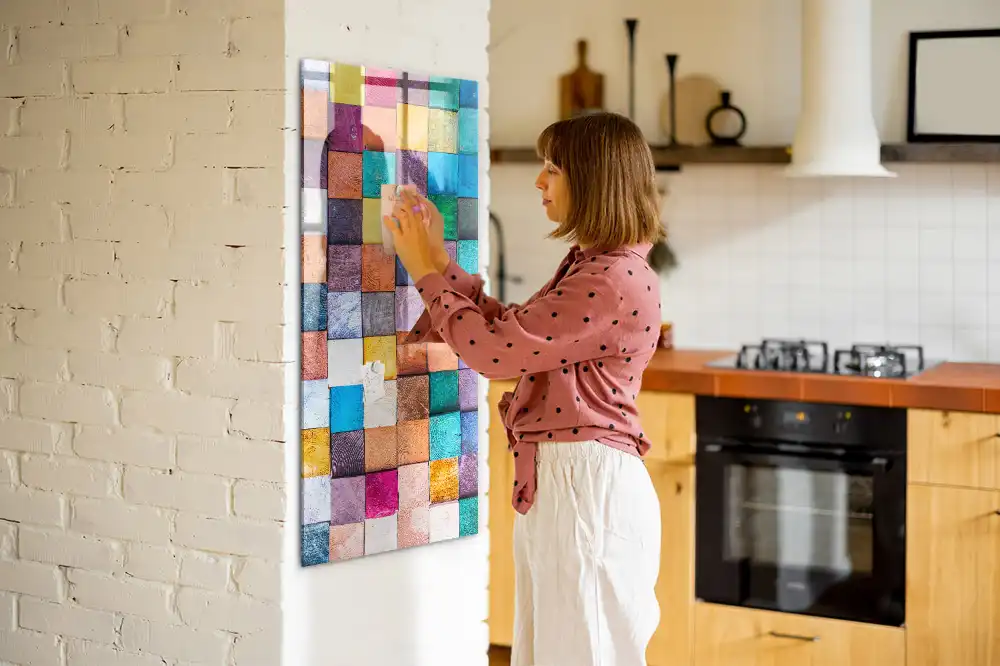 Tableau magnétique avec cubes en bois colorés