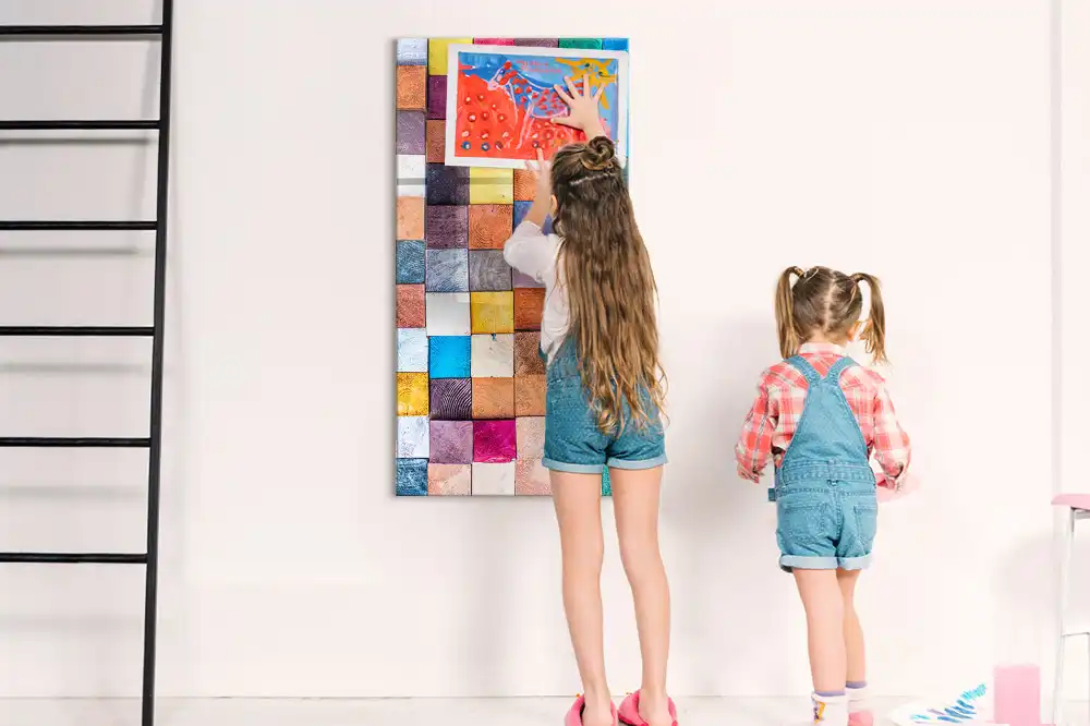 Tableau magnétique avec cubes en bois colorés