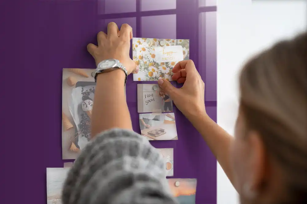 Tableau magnétique mural violet