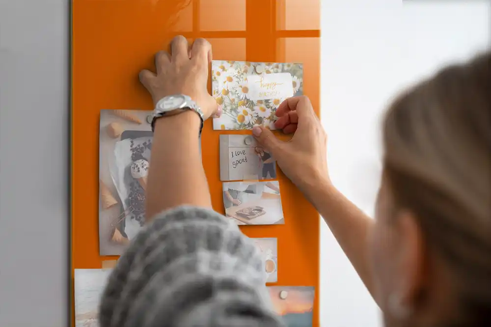 Tableau aimanté orange