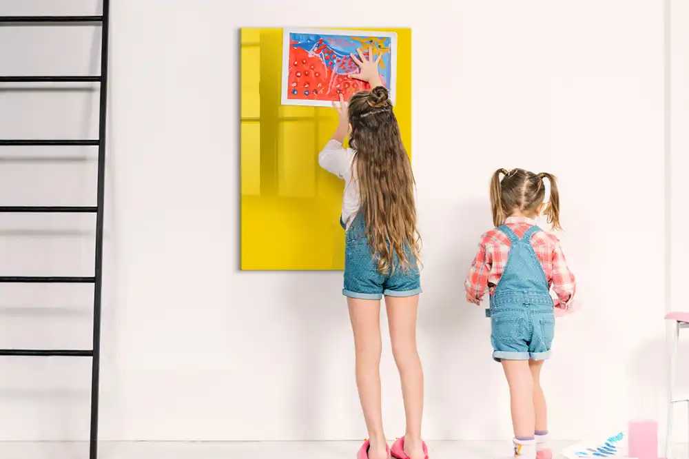 Tableau magnétique décoratif jaune clair