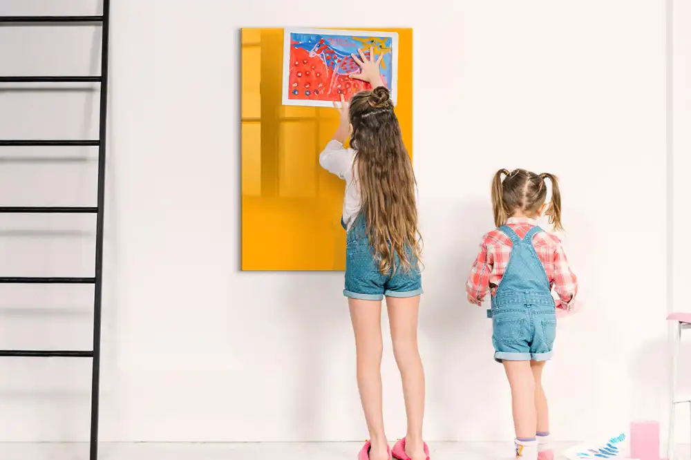 Tableau magnétique jaune doré