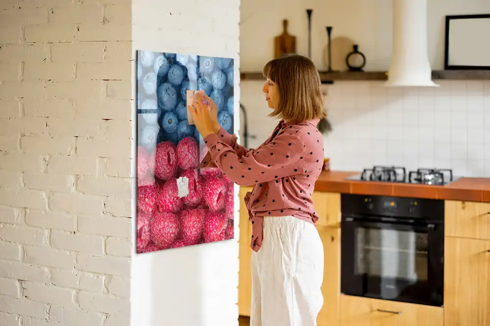 Tableau magnétique décoratif motif framboises et myrtilles