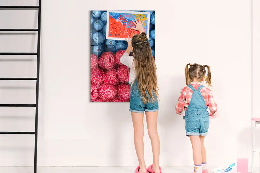 Tableau magnétique décoratif motif framboises et myrtilles