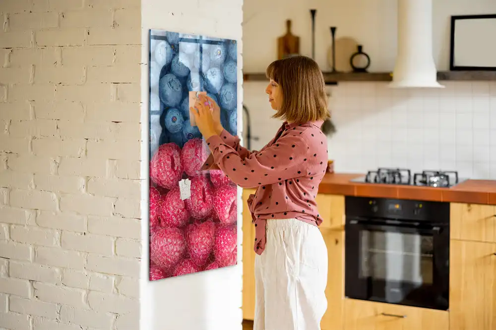 Tableau magnétique décoratif motif framboises et myrtilles