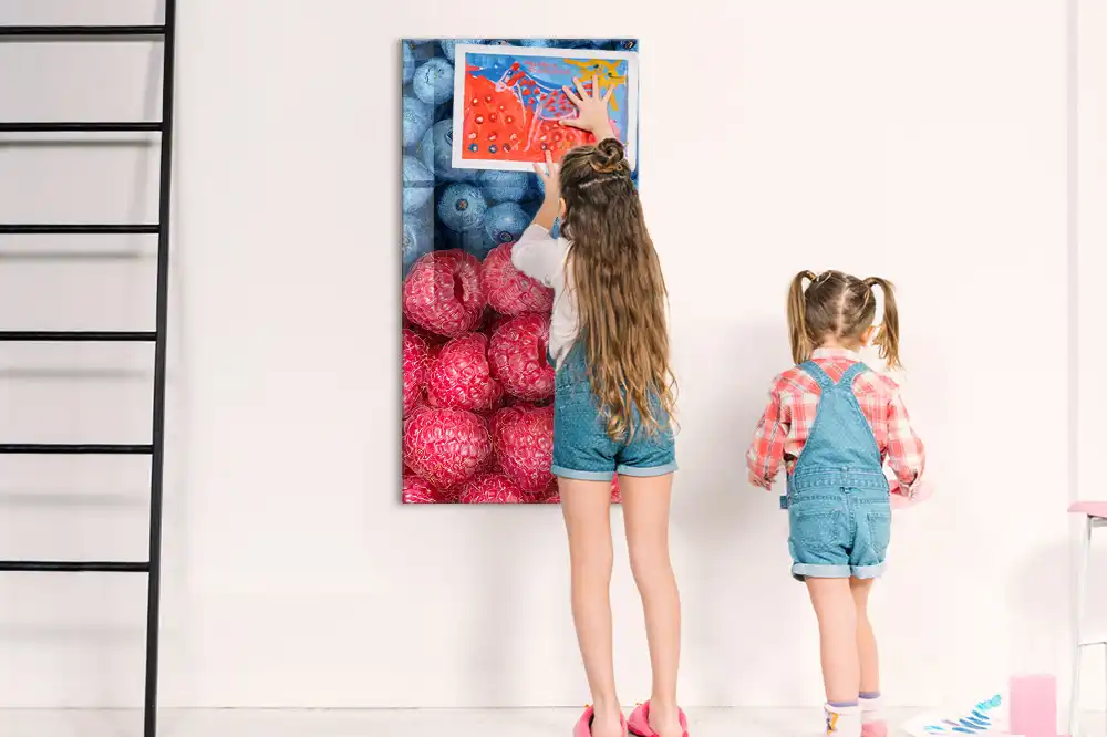 Tableau magnétique décoratif motif framboises et myrtilles