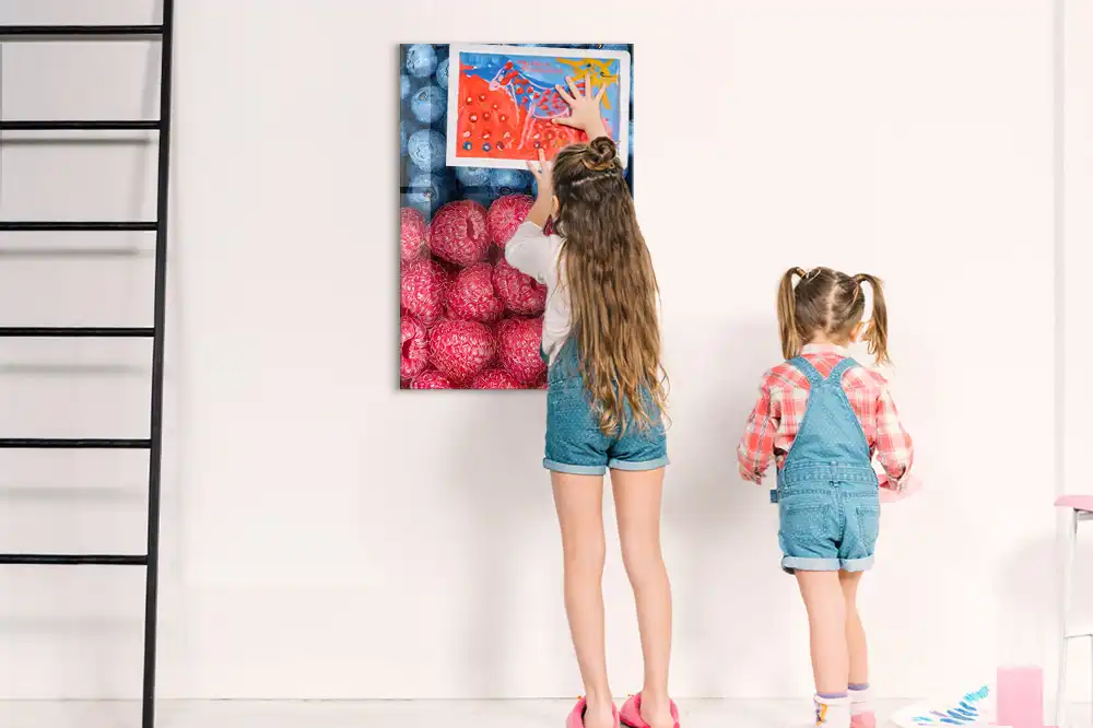 Tableau magnétique décoratif motif framboises et myrtilles