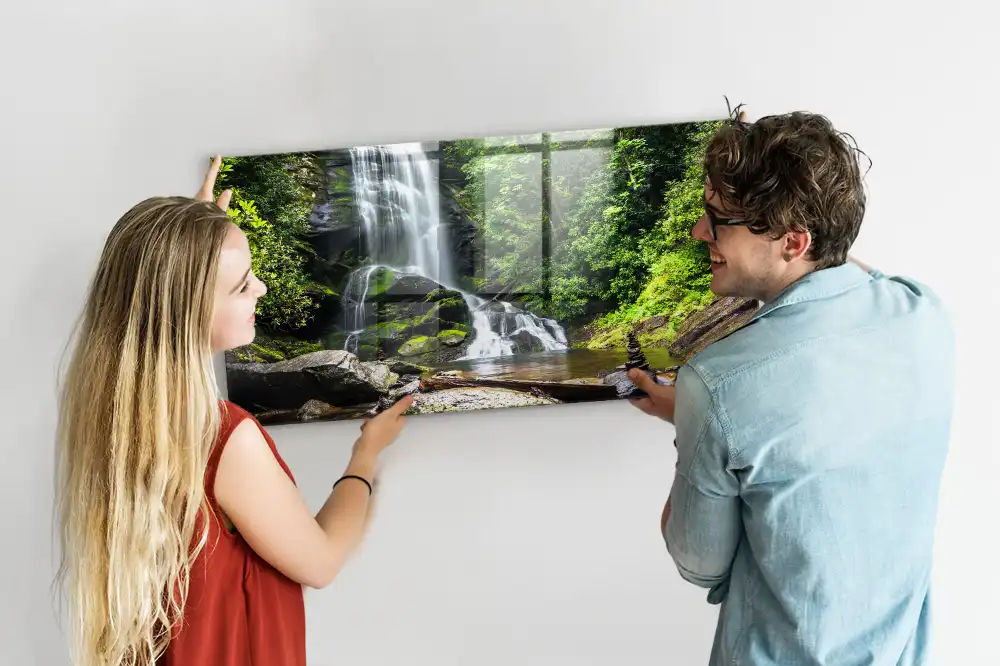 Tableau en verre magnétique motif forêt avec cascade