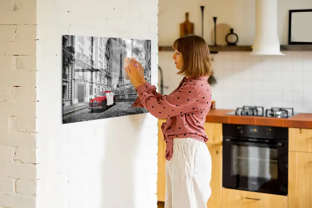 Tableau magnétique en verre représentant une voiture ancienne en ville