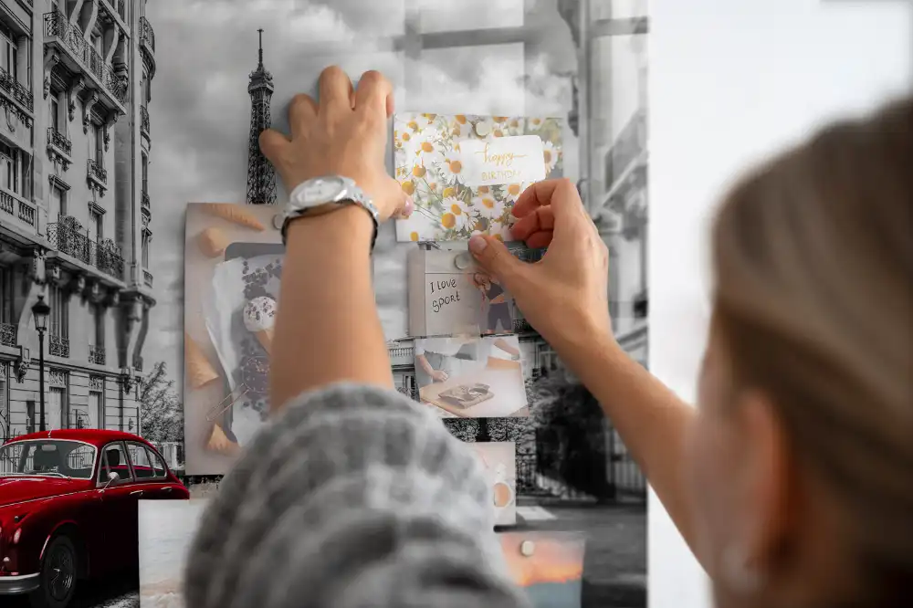 Tableau magnétique en verre représentant une voiture ancienne en ville