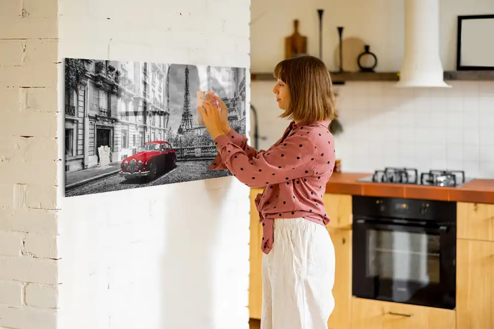Tableau magnétique en verre représentant une voiture ancienne en ville
