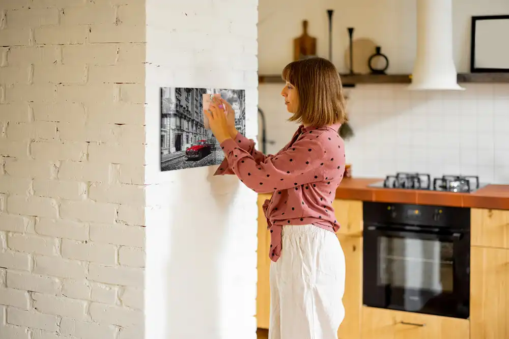 Tableau magnétique en verre représentant une voiture ancienne en ville