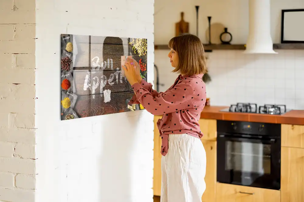 Tableau aimanté décoratif avec inscription Bon appétit