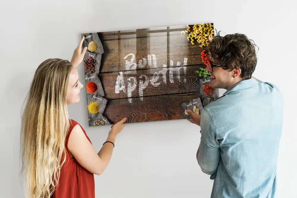 Tableau aimanté décoratif avec inscription Bon appétit
