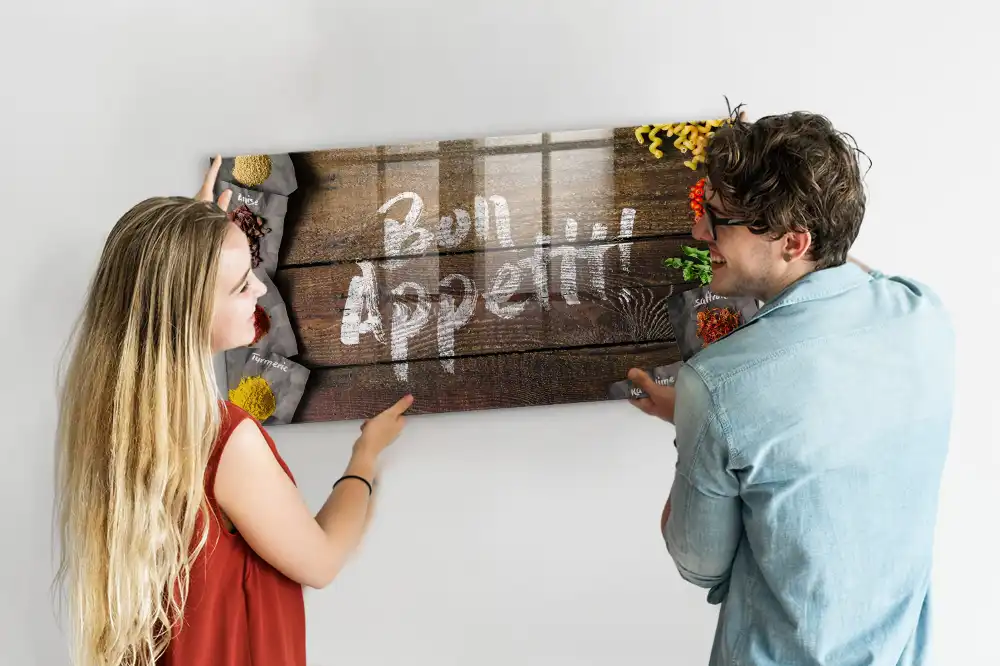 Tableau aimanté décoratif avec inscription Bon appétit