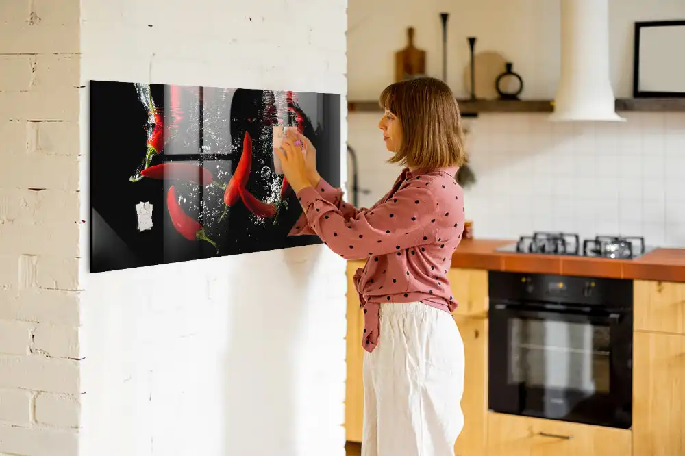 Tableau mural magnétique représentant des poivrons dans l'eau