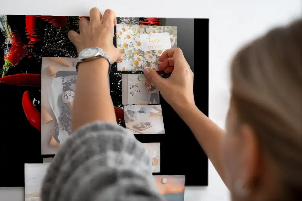 Tableau mural magnétique représentant des poivrons dans l'eau