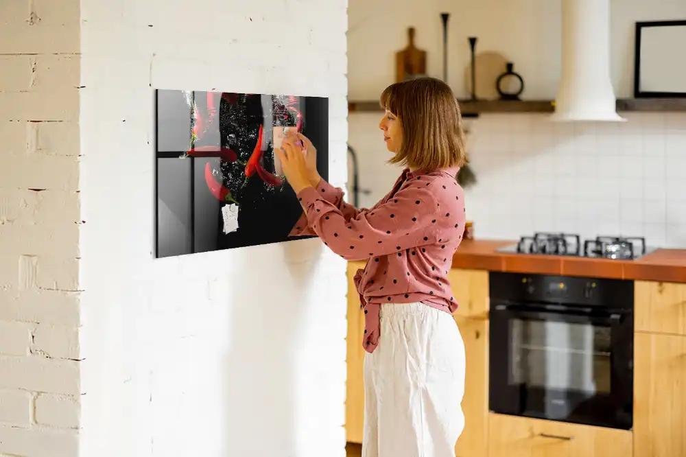 Tableau mural magnétique représentant des poivrons dans l'eau