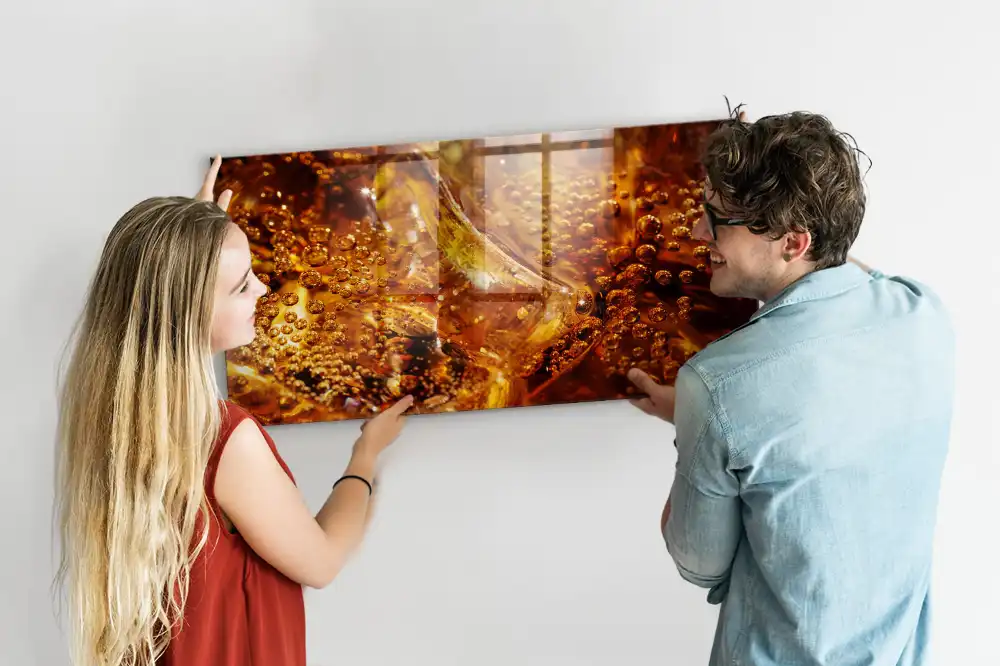 Tableau magnétique en verre avec motif gros plan sur une boisson