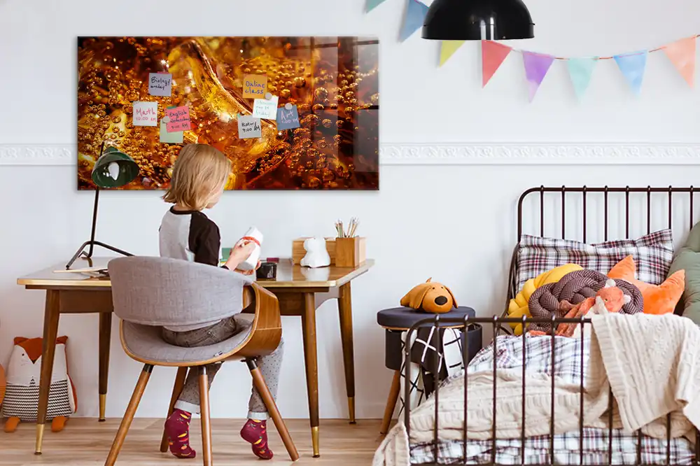 Tableau magnétique en verre avec motif gros plan sur une boisson