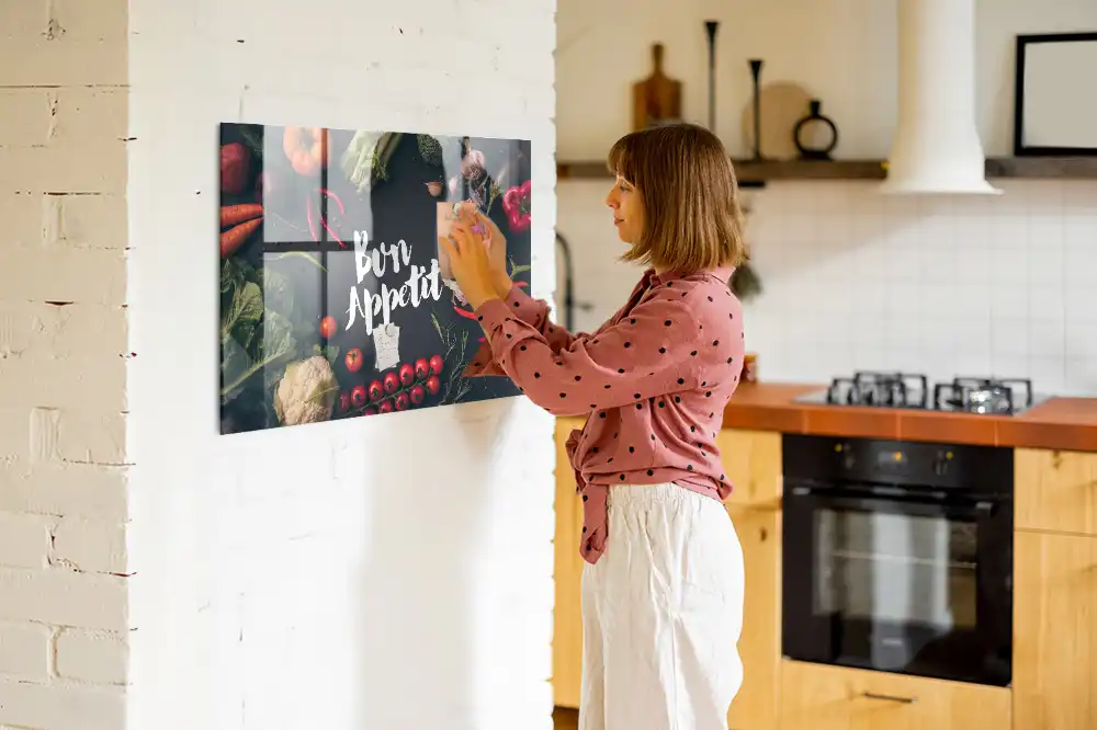 Tableau magnétique décoratif avec inscription Bon appétit