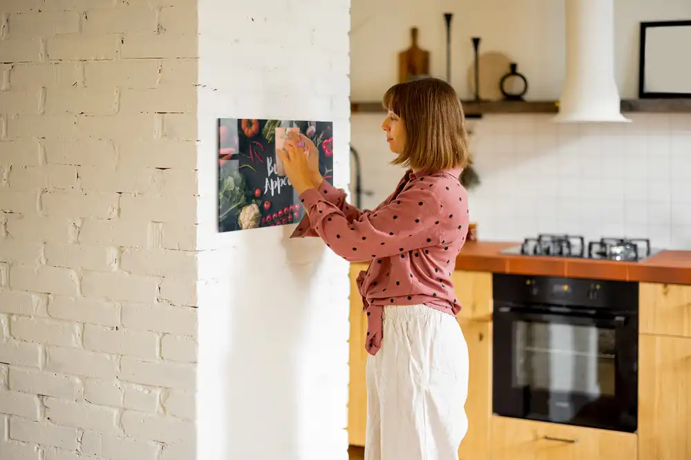 Tableau magnétique décoratif avec inscription Bon appétit