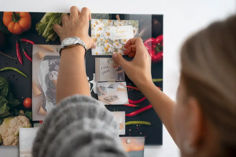 Tableau magnétique décoratif avec inscription Bon appétit