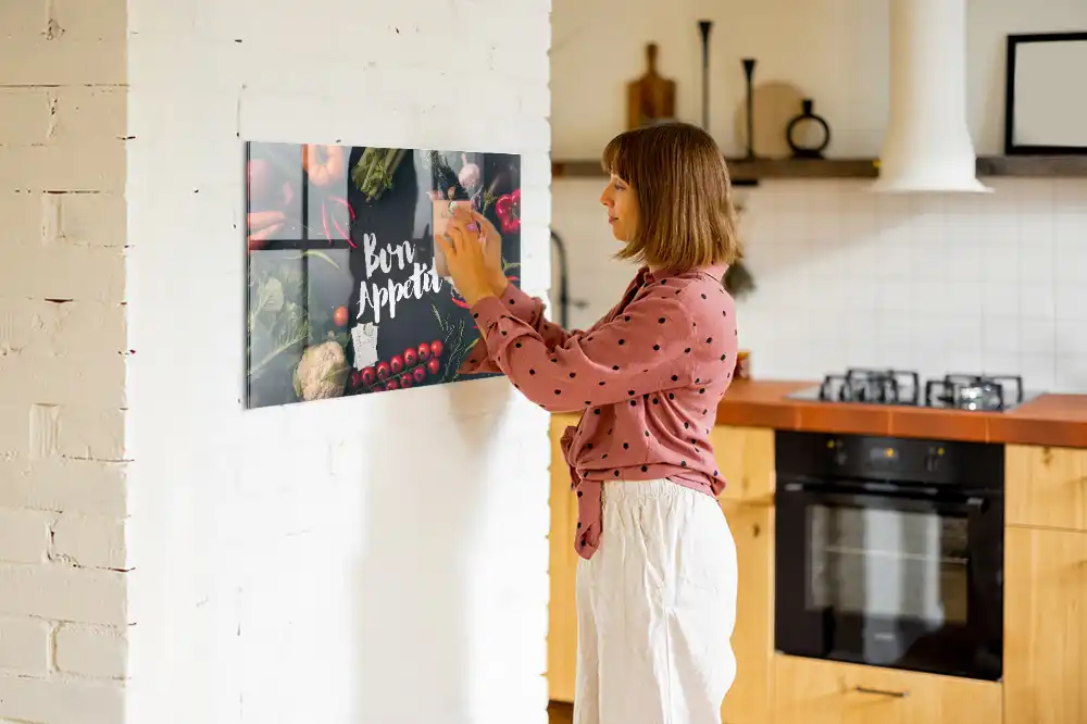 Tableau magnétique décoratif avec inscription Bon appétit