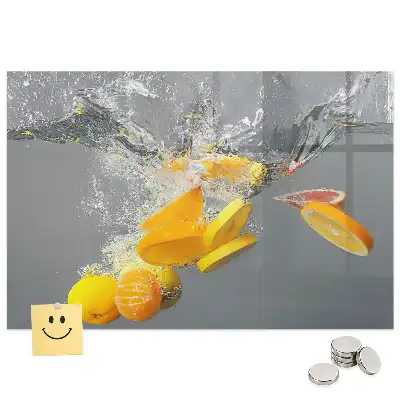 Tableau magnétique en verre motif agrumes dans un jet d'eau