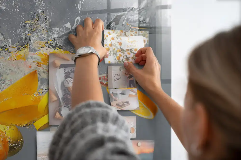 Tableau magnétique en verre motif agrumes dans un jet d'eau
