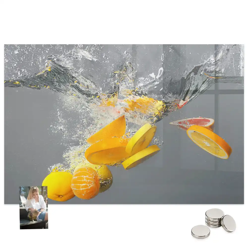 Tableau magnétique en verre motif agrumes dans un jet d'eau