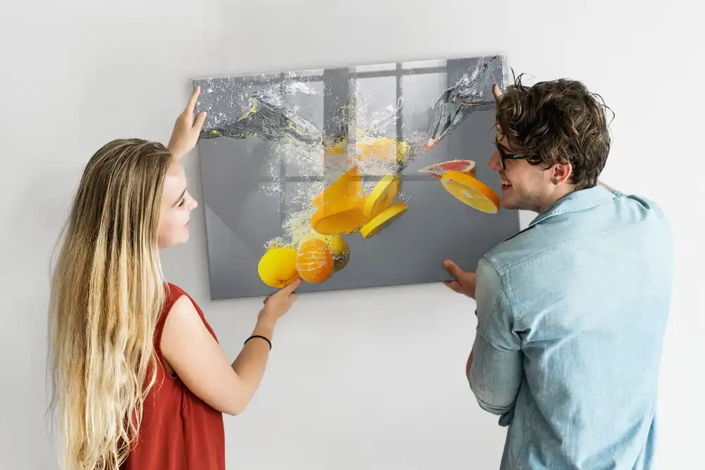 Tableau magnétique en verre motif agrumes dans un jet d'eau