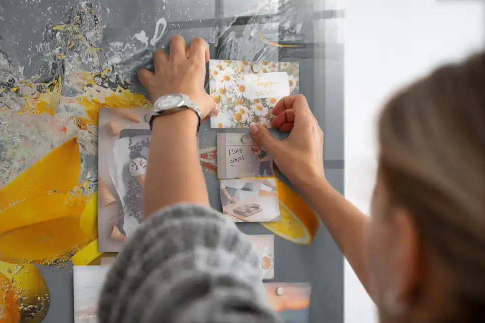 Tableau magnétique en verre motif agrumes dans un jet d'eau