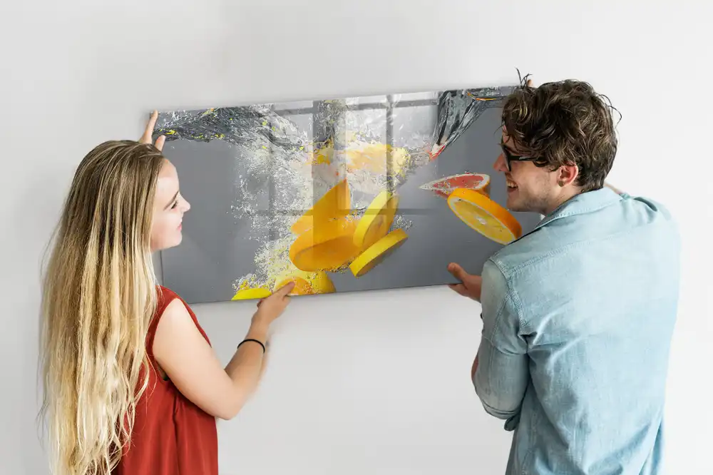 Tableau magnétique en verre motif agrumes dans un jet d'eau