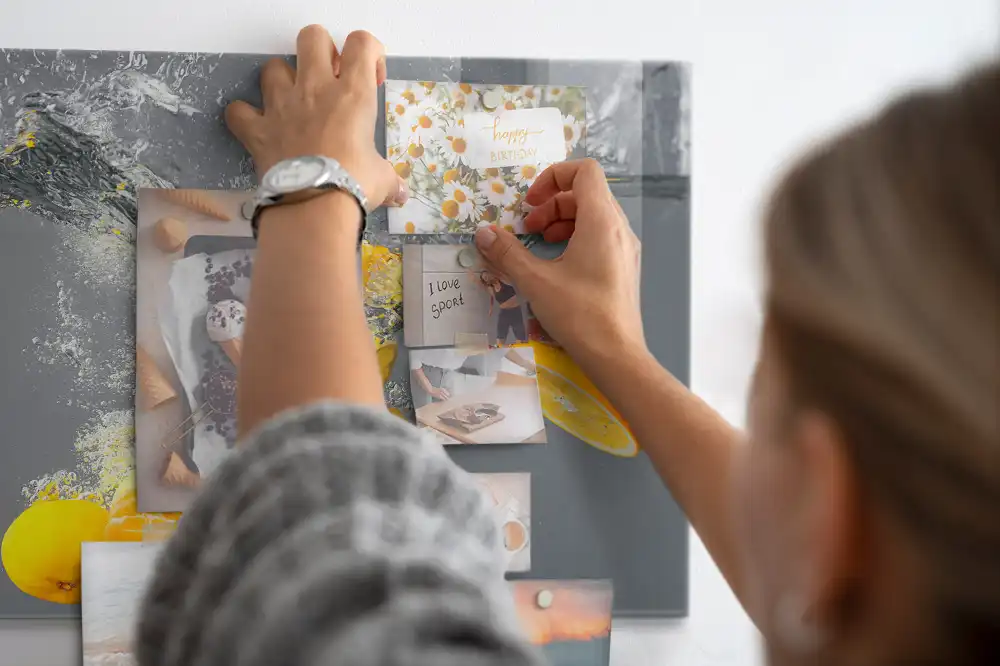 Tableau magnétique en verre motif agrumes dans un jet d'eau