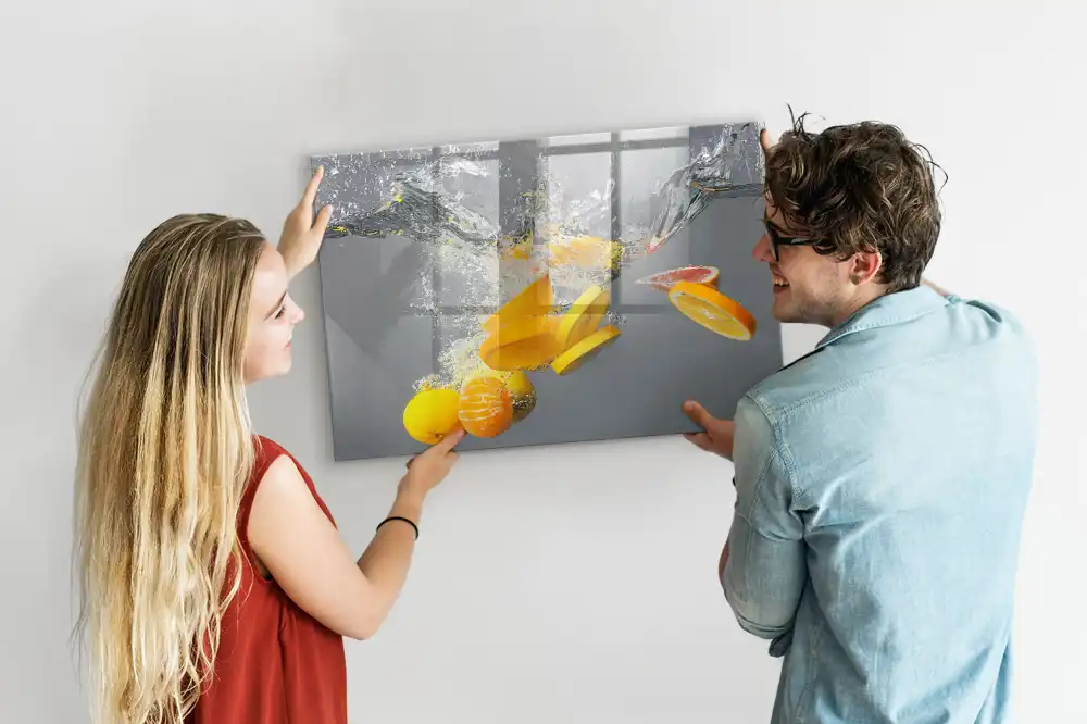 Tableau magnétique en verre motif agrumes dans un jet d'eau