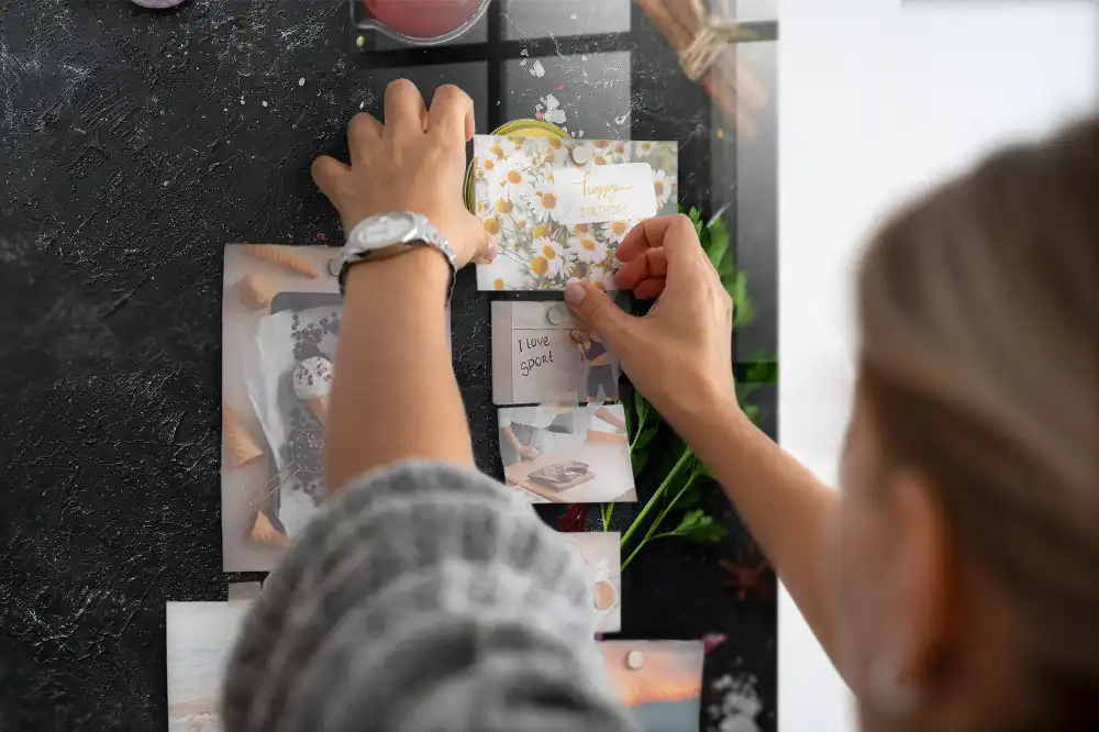 Tableau magnétique pour magnets de légumes sur comptoir de cuisine
