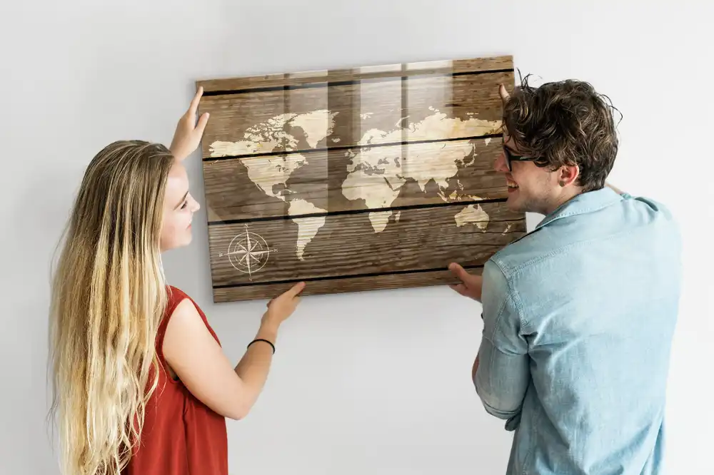 Tableau magnétique en verre avec motif carte du monde en bois